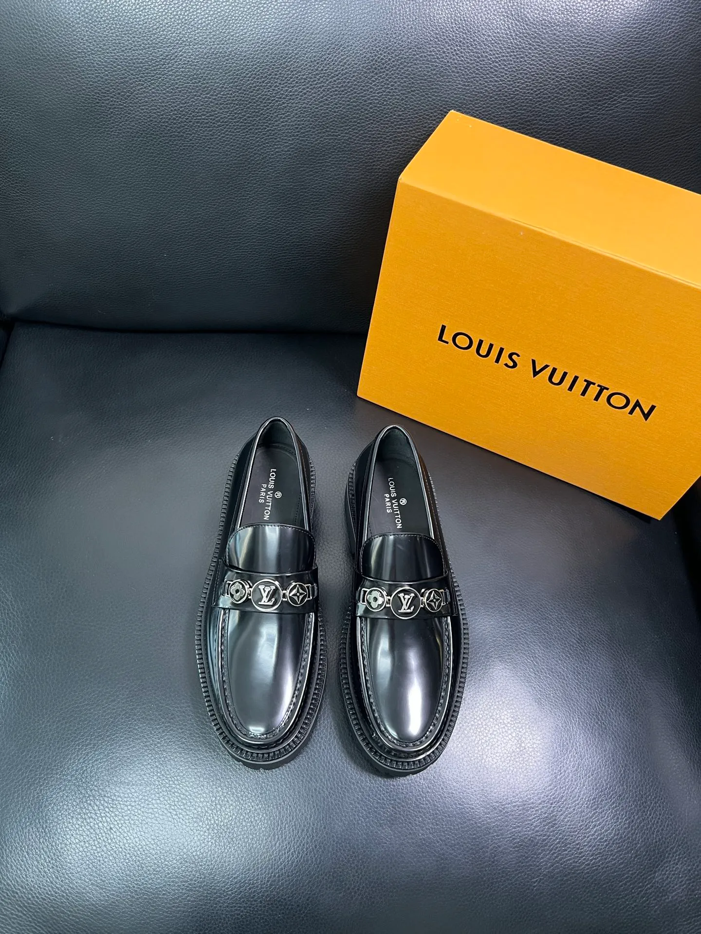 Men's shoes 💰780 Lv top purchasing Louis Vuitton leather shoes counter synchronization, uppers imported from Italy, imported water-dyed cowhide lining, soles: original soles specially provided by the original factory, original factory follow-up goods, high quality, welcome to compare, code number 38-44 (customized 45) 85842